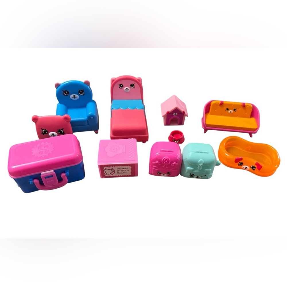 11 piece Shopkins Lot 7 Shopkins figures & 4 storage accessories